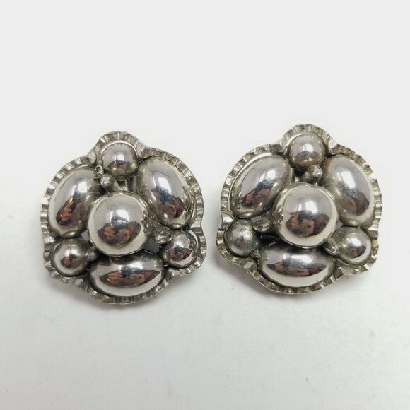Vintage Silver Tone Beaded Cluster Clip On Earrings, Retro 70s Style, Estate - Picture 6 of 6
